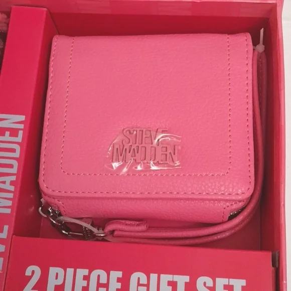 New STEVE MADDEN 2 Piece Gift Set Zip Wallet Fringe Scarf - Picture 2 of 5